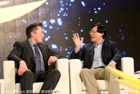 特斯拉CEO馬斯克與聯想CEO楊元慶談創新