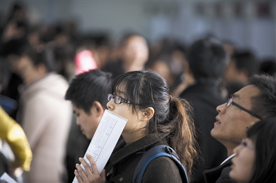 美媒：中國就業(yè)市場變了 農(nóng)民工難求大學(xué)生求職難