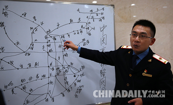 火車(chē)調(diào)度員：確保春運(yùn)乘客安全返家