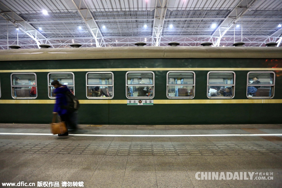 見證中國火車變遷史:從綠皮車到高鐵動(dòng)車