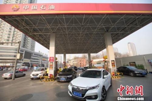 油價(jià)降了！降幅為年內(nèi)最大 私家車(chē)加一箱油可省9元