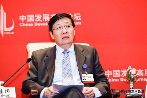 樓繼偉談中美貿(mào)易戰(zhàn)：貿(mào)易戰(zhàn)對(duì)雙方都是“傷敵一千，自損八百”