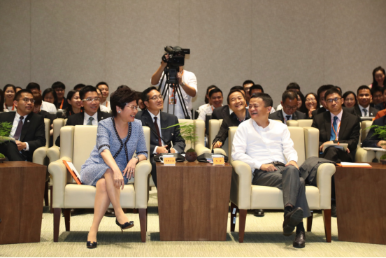 香港特首林鄭月娥到訪阿里巴巴 移動互聯(lián)網(wǎng)點亮“東方之珠”